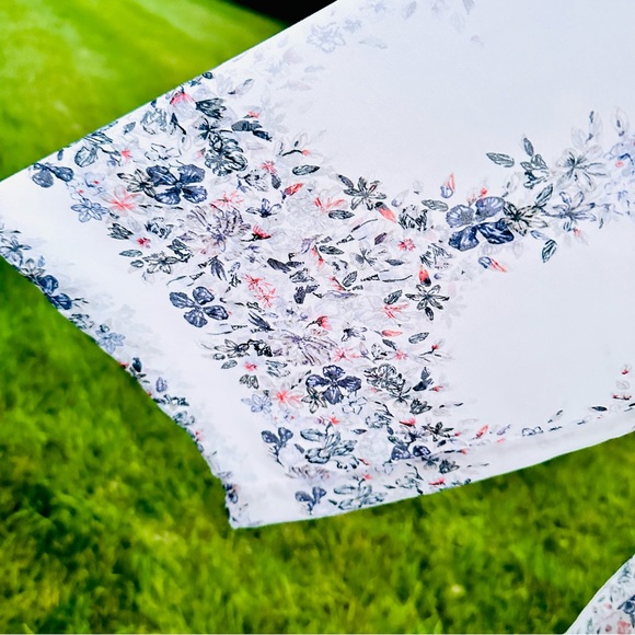 Jessica Simpson Maternity Lightweight Tunic - Picture 13 of 16